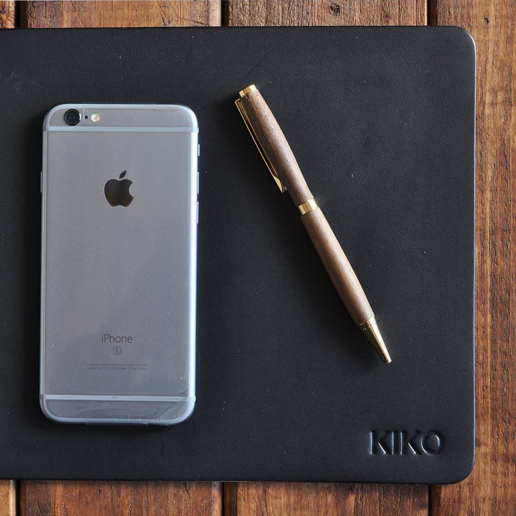 <h1>Black Leather Mouse Pad</h1> Black Leather Mouse Pad