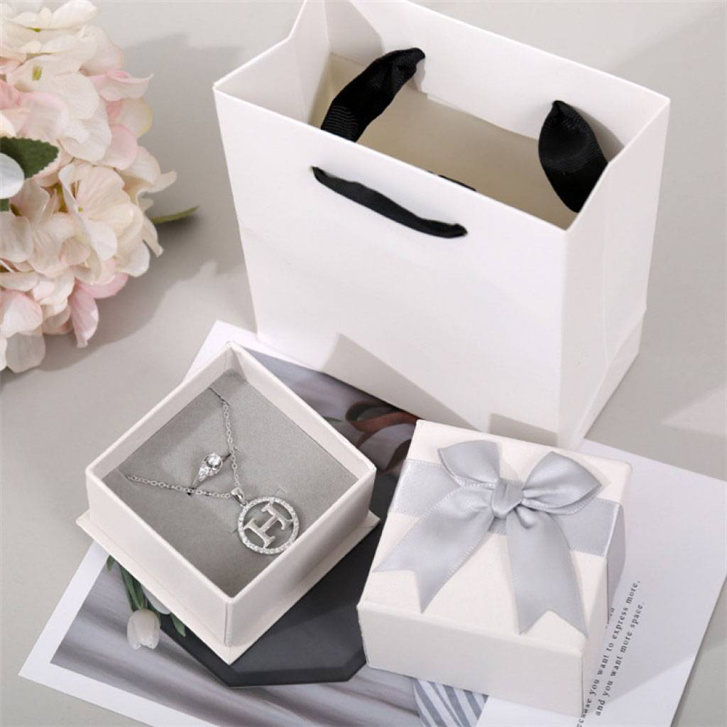<h1>Bow Decorated Packaging Gift Box Fashion</h1> Bow Decorated Packaging Gift Box Fashion