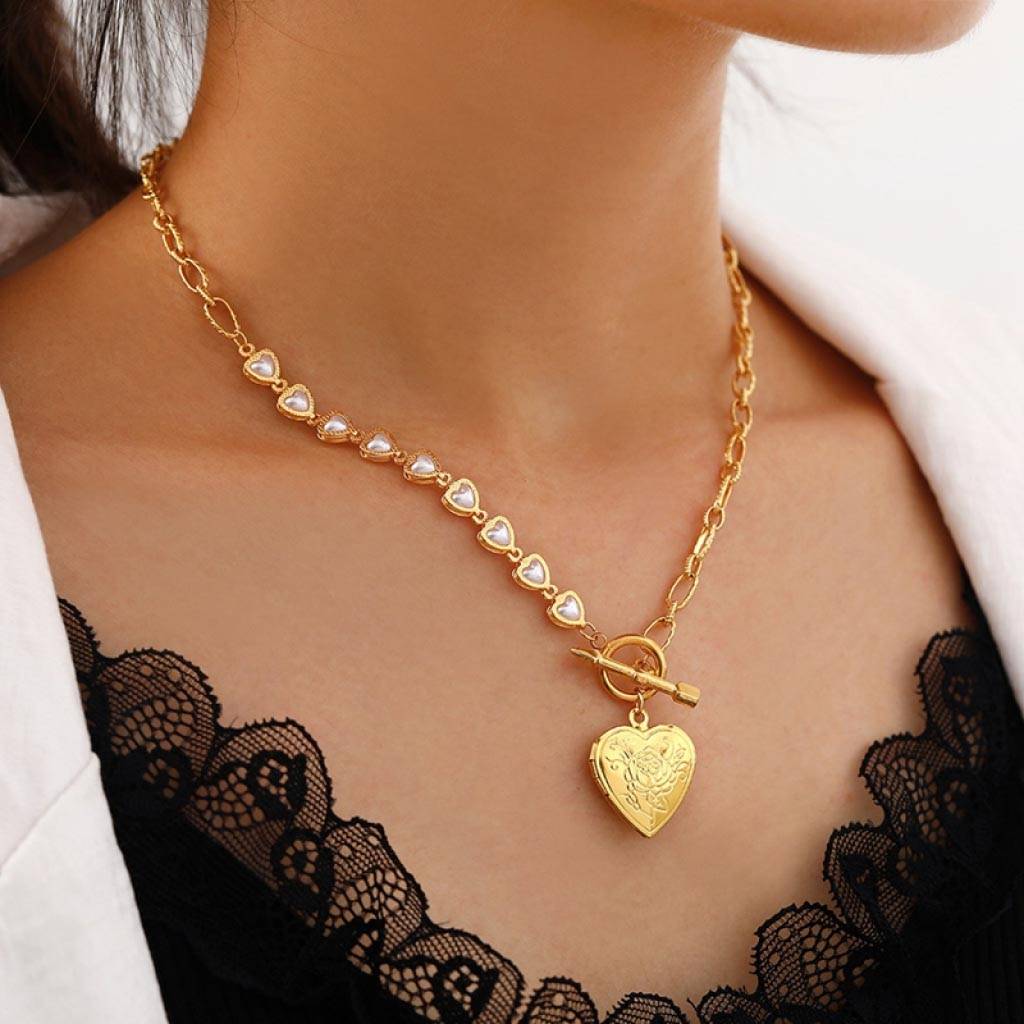<h1>Gold Heart Pendant Necklace Fashion</h1> Gold Heart Pendant Necklace Fashion