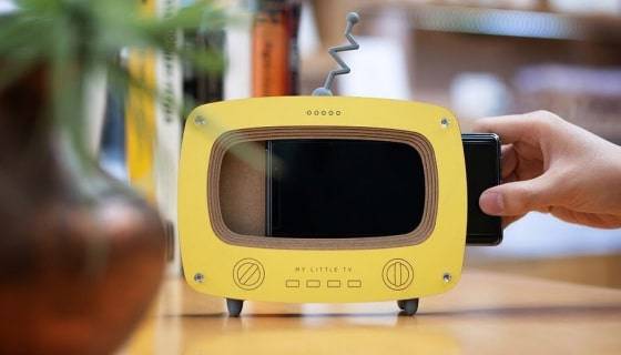 Retro TV Mobile Phone Stand