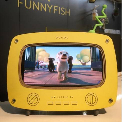 Retro TV Mobile Phone Stand