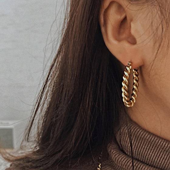 Twisted Gold Hoop Earrings Twisted Gold Hoop Earrings