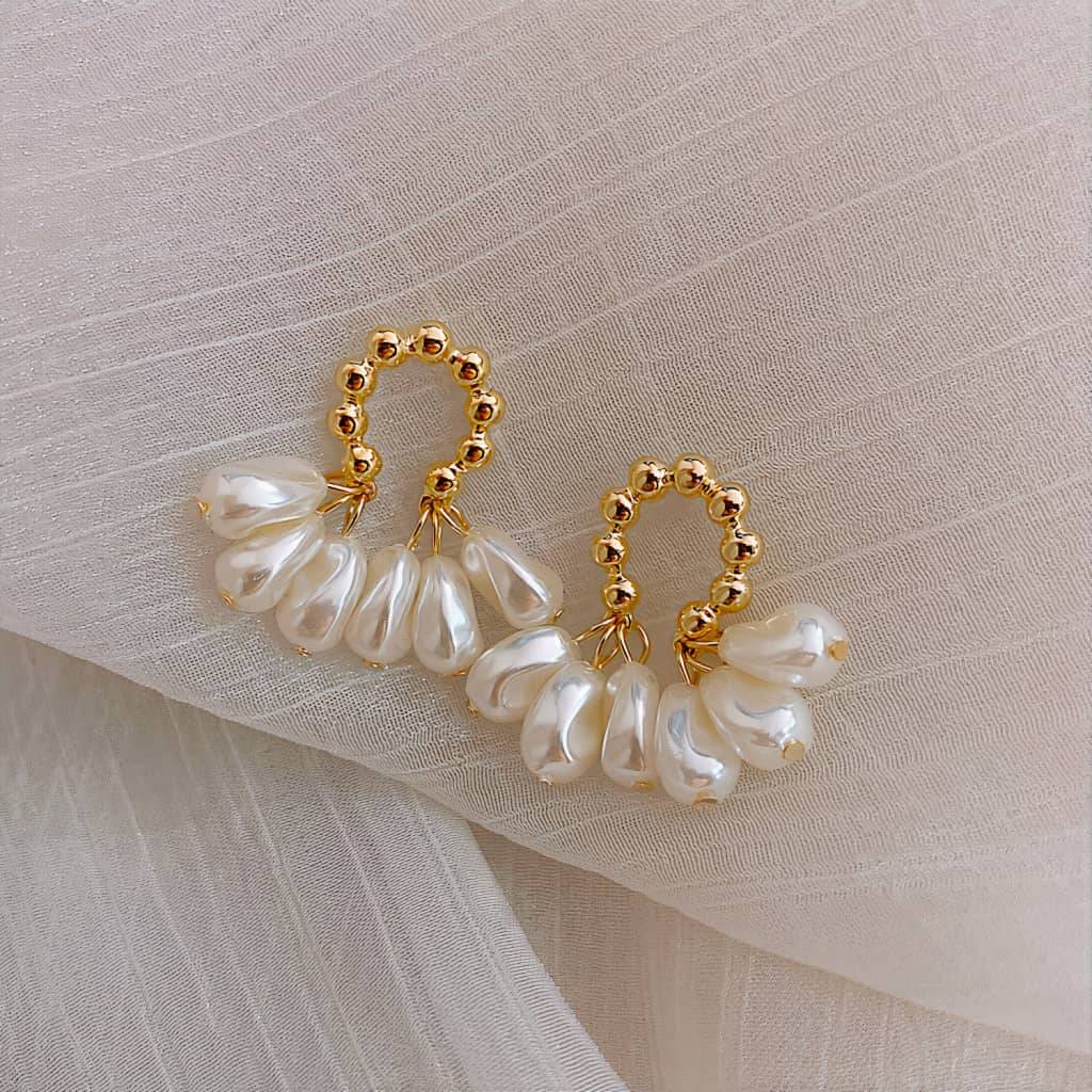 <h1>Vintage Pearl Decorated Earrings Fashion</h1> Vintage Pearl Decorated Earrings Fashion